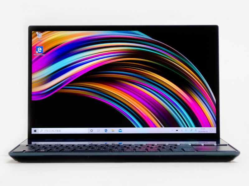 パネル中央上にWebカメラ。狭額縁なのがわかる