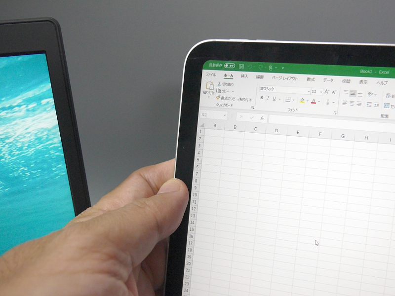 解像度の高さを活かしてワークシートの広い範囲を表示するのにも重宝する