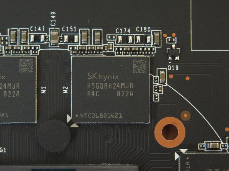 今回試用したモデルのGDDR5版のメモリはSK Hynixの「H5GQ8H24MJR」