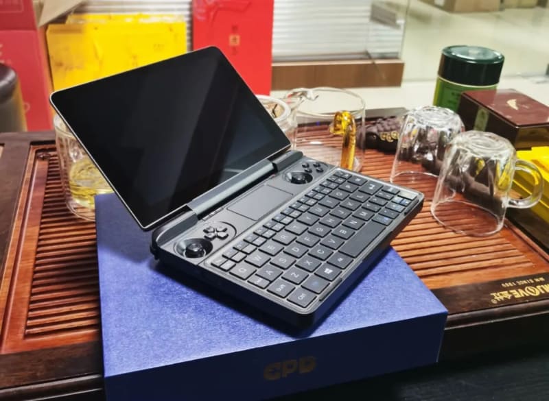 GPD WIN Maxテスト機の実機