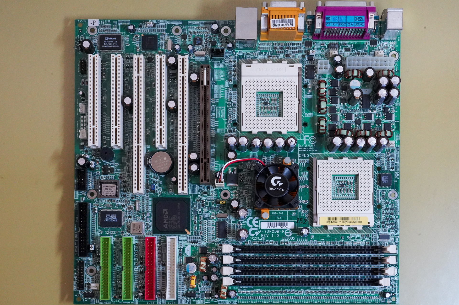 GIGA-BYTE GA-7DPXDW+