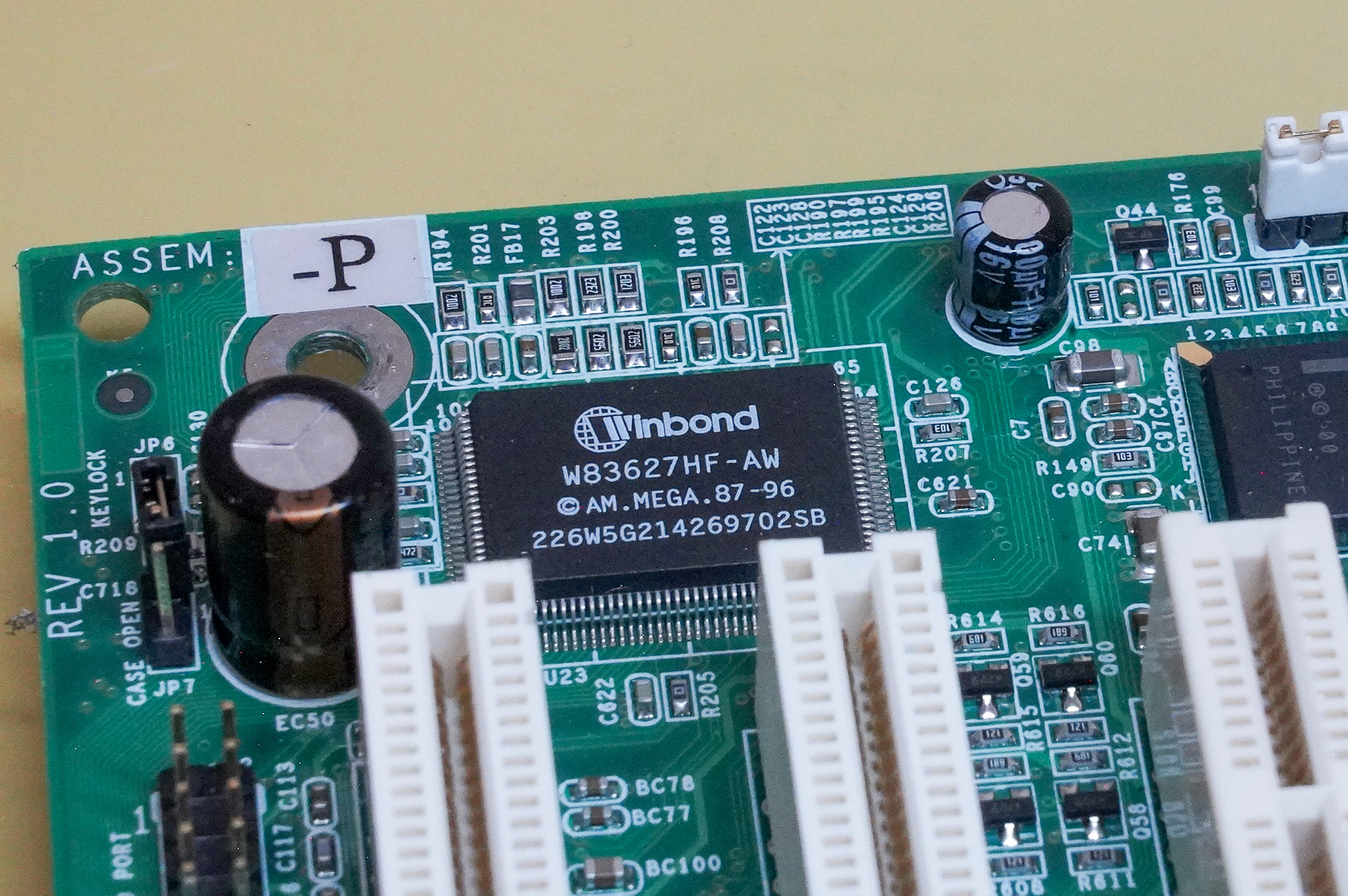 I/Oコントローラ(WinBond W83627HF)