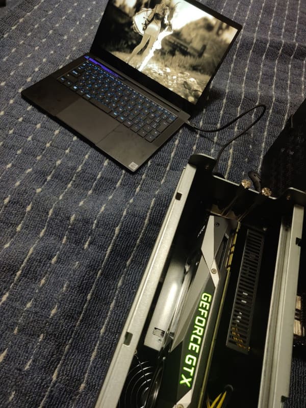 Node TitanにGeForce GTX 1080を突っ込んで、Thunderbolt 3経由で接続。改めてデスクトップGPU向けのドライバを入れる必要があったが、問題なく運用できた