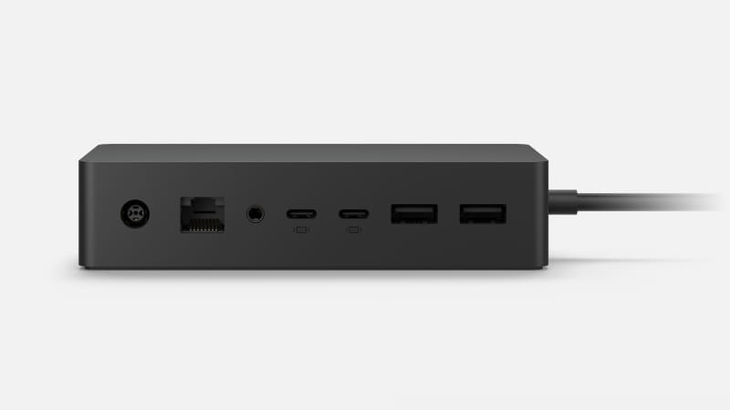 背面、従来はMini DP×2だったのがUSB Type-C×2に