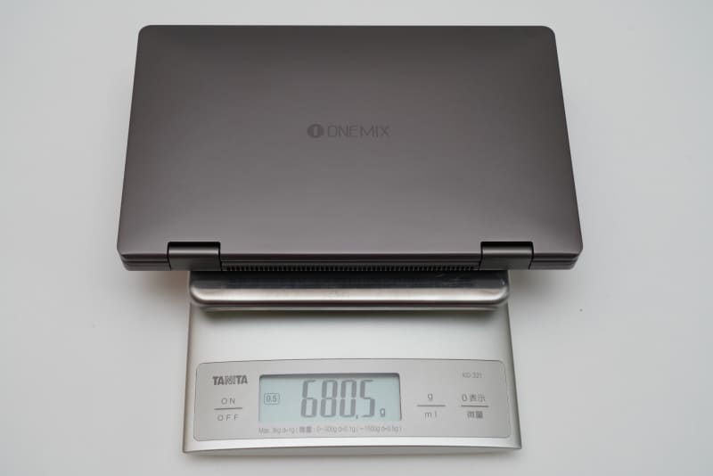 本体の実測重量は約680.5g