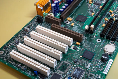 やじうまPC Watch】【懐パーツ】Intelの“メモリ黒歴史”を象徴する