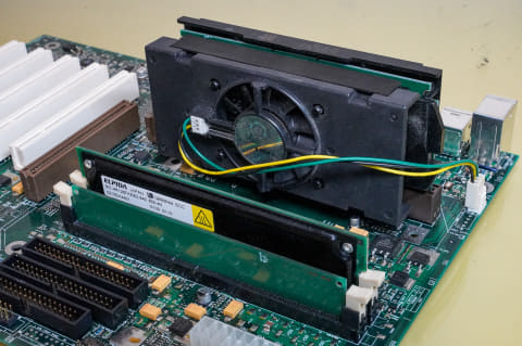 やじうまPC Watch】【懐パーツ】Intelの“メモリ黒歴史”を象徴する