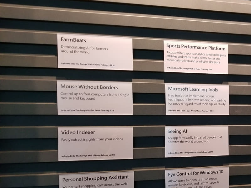 オフィスの壁にはこれまでリリースされた成果が掲示されている。そのなかには「Mouse Without Borders」も