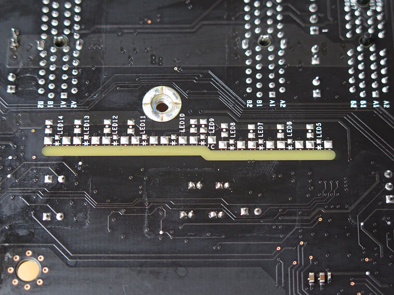 オーディオ回路分離帯のLEDは未実装となっている