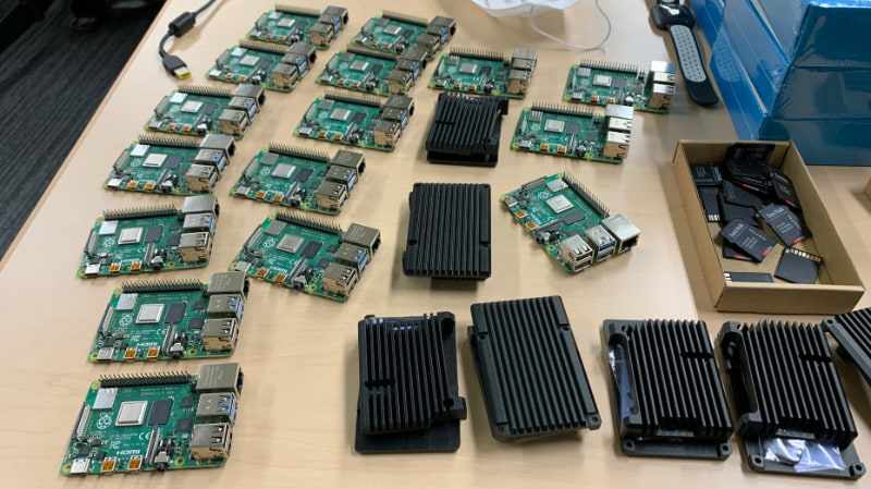 ハードウェアはRaspberry Pi 4 Model Bで間違いないだろう