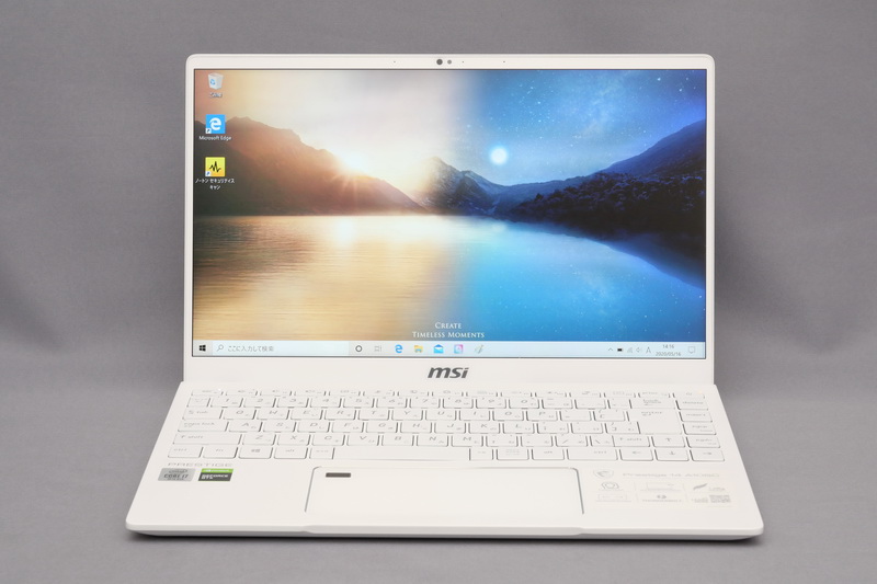 本体を正面から見た様子。筐体色がピュアホワイトということもあるが、シンプルな印象だ