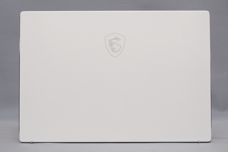 天板も比較的シンプルだが、さりげなくドラゴンエンブレムが用意されている