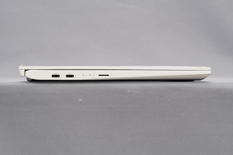 左側面。厚みは15.9mmとまずまずの薄さだ