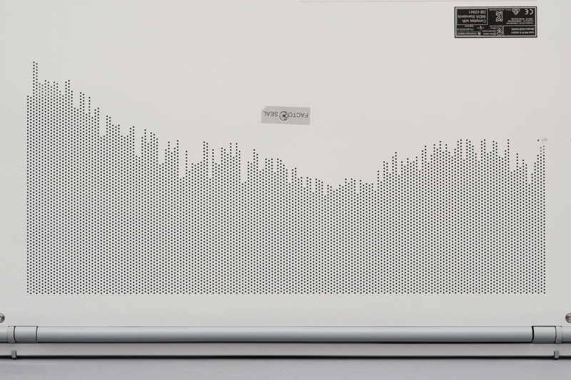 底面に大きな吸気口が用意され、フレッシュな空気が取り込まれる