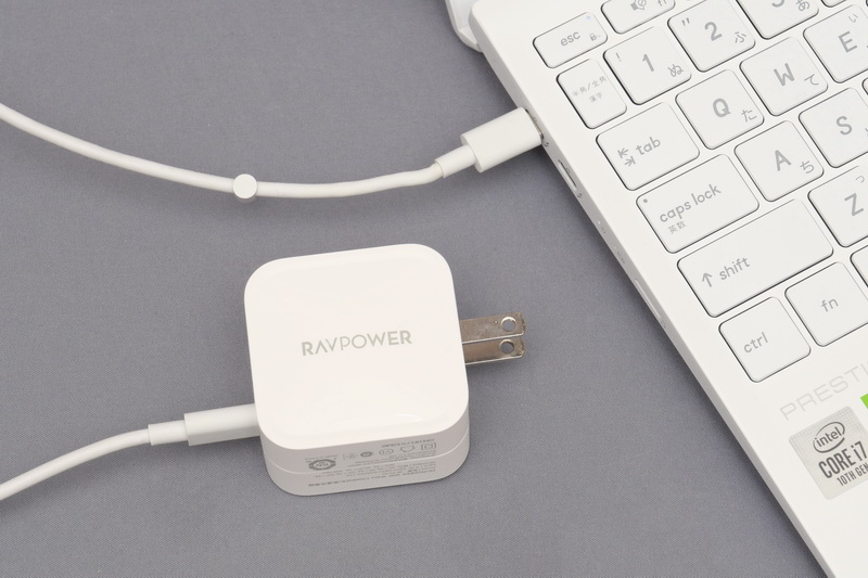 61Wの汎用USB PSアダプタでも給電およびバッテリの充電は行なえたが、フルパワー動作には電力が足りないので注意