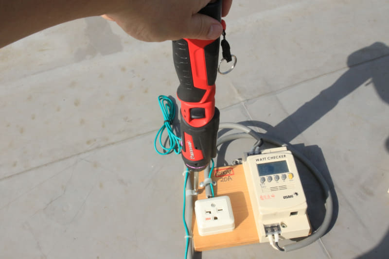 スティック型なので緩めでクラッチが滑る場合は手動でチョイ緩め、また増し締めが簡単にできる