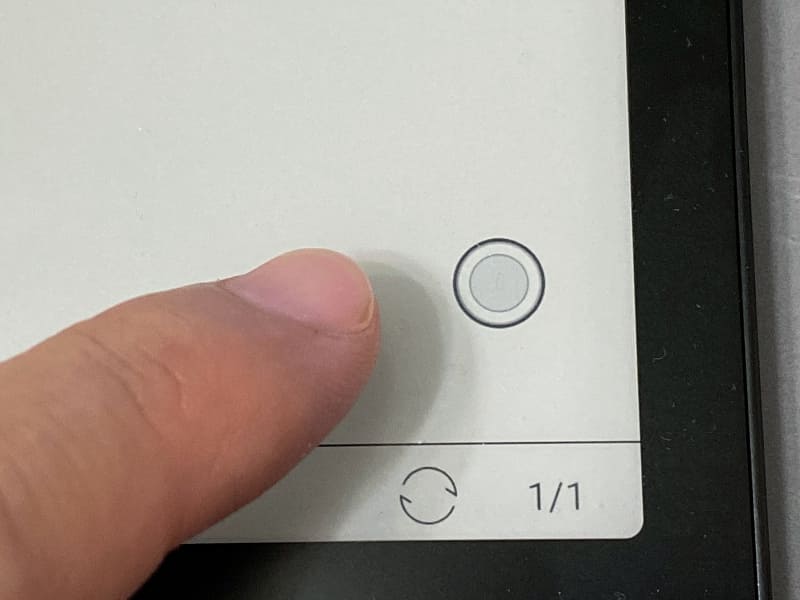 ナビボール。デフォルトでは画面右下にあるが、位置は自由に移動できる。ちなみにダブルタップすることでホームボタンと同じ役割を果たす