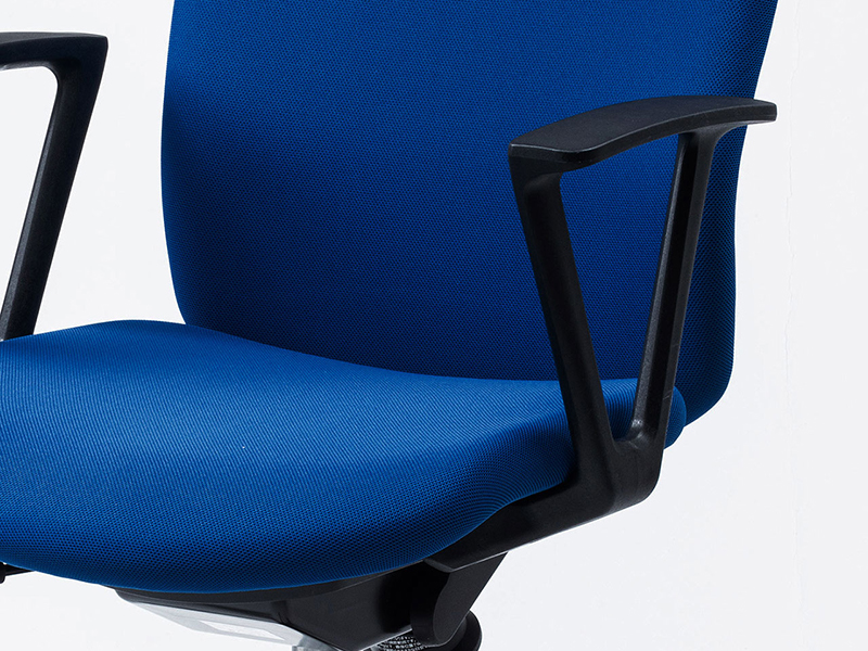 肘掛けパーツ装着時