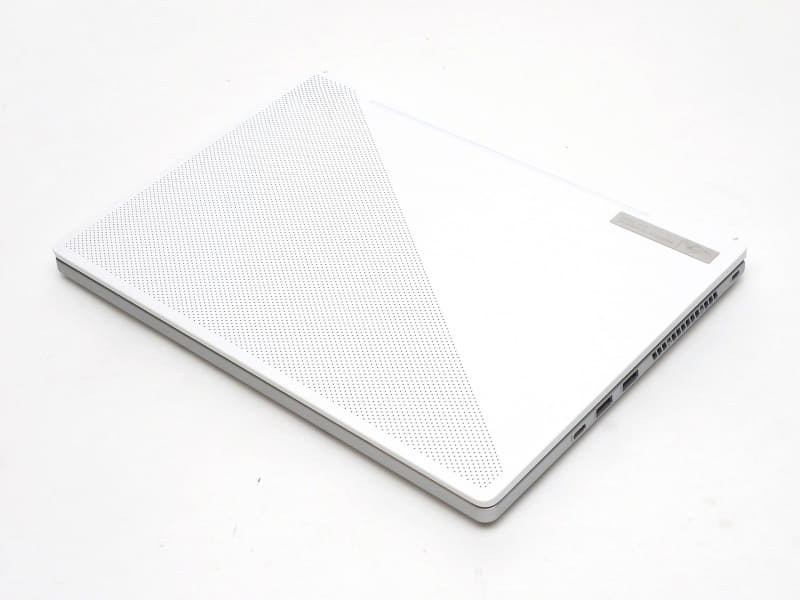 ムーンライトホワイトはかなり明るいホワイト。非光沢なので指紋などは目立ちにくい