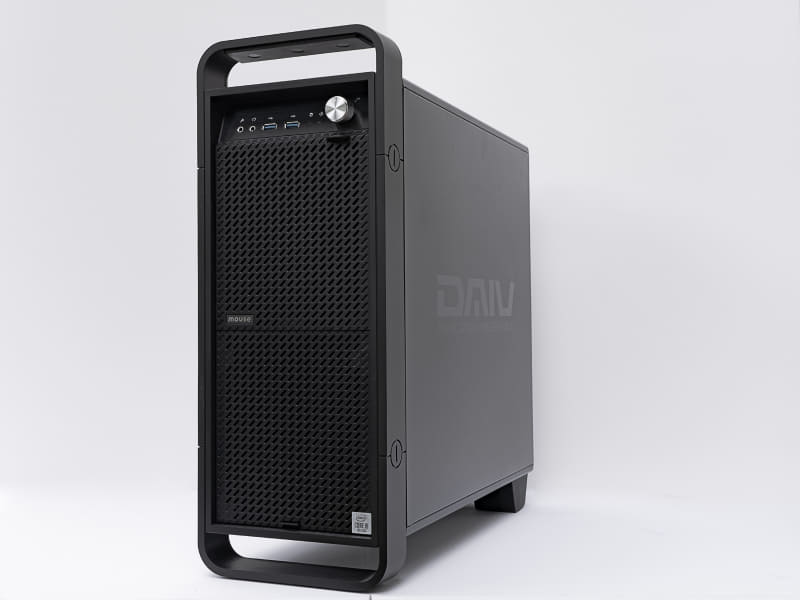 「<a href="https://www.mouse-jp.co.jp/creator/desktop/z7-qr4/" class="n" target="_blank">DAIV Z7-QR4</a>」は、マウスコンピューターのクリエイターブランド「DAIV」シリーズから登場した最新モデル。第10世代CoreプロセッサとQuadro RTX 4000を搭載したプロユースにも耐えるスペックを持つ。税別直販価格は269,800円から