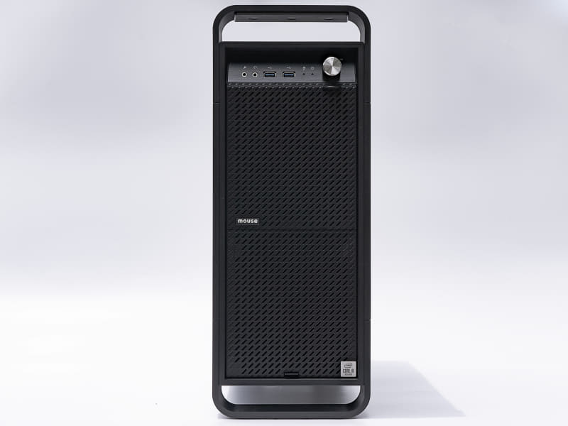 DAIVオリジナルのケース。シンプルでありながらオリジナリティ、高級感も備えている