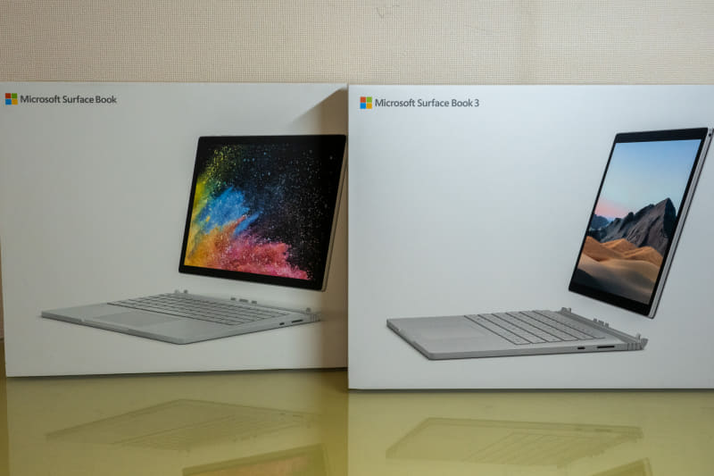 左がSurface Book 2の外箱、右がSurface Book 3の外箱