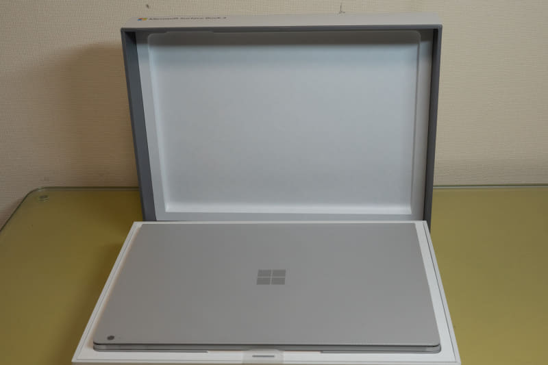 箱を開けたところに本体が入っている