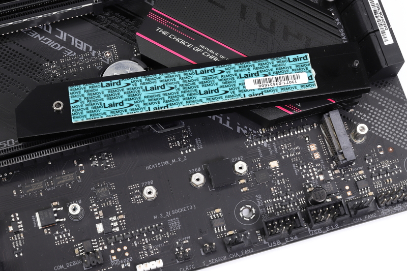 2番目のM.2スロットはチップセット接続で、SATA 5～6番ポートと排他利用となっている。対応インターフェイスはPCIe 3.0 x4または6Gbps SATAで、SSD冷却用ヒートシンクを搭載