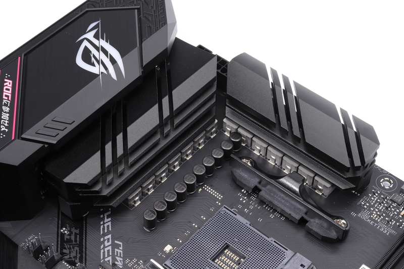 大型ヒートシンクを搭載したVRMを装備