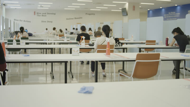 作業現場では物理的距離を確保して安全を確保