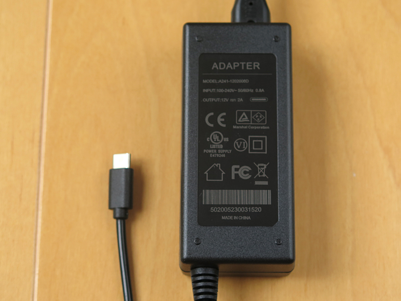 付属のACアダプタはUSB Type-Cだが、12V/2A出力のみ対応する