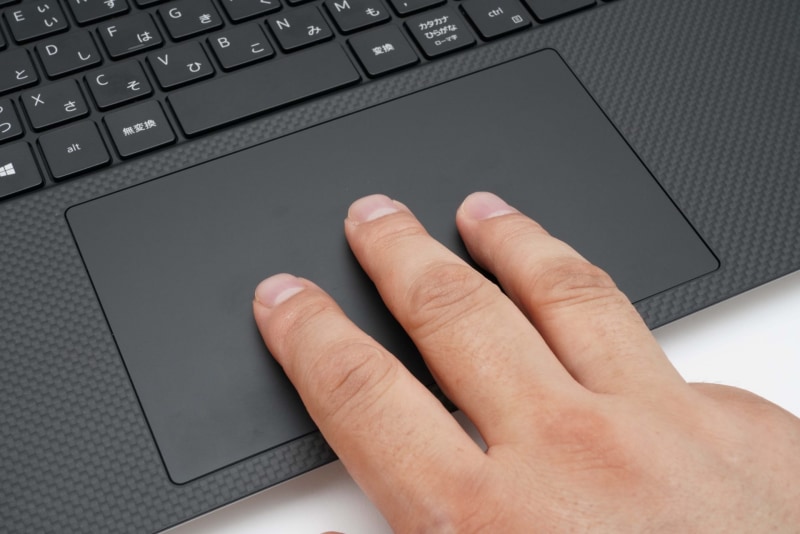 タッチパッドは150×90mmと大型化されている