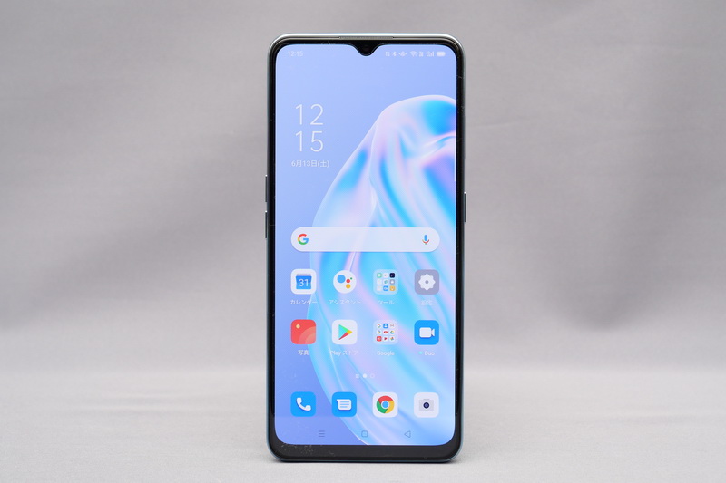 1,080×2,400ドット表示対応の6.44型有機ELディスプレイを採用している