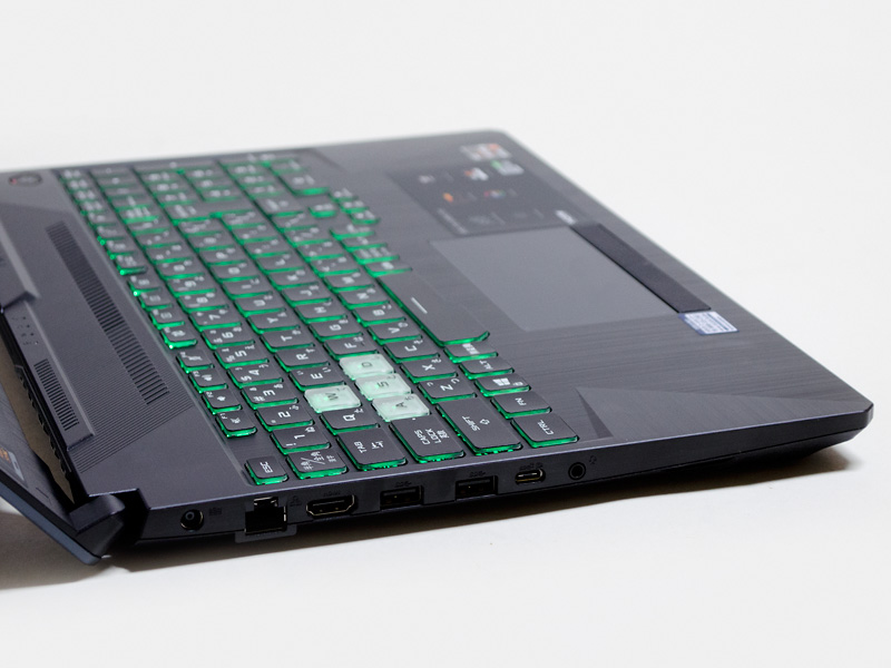 左側面。電源入力、Ethernet、HDMI、USB 3.0×2、USB 3.1 Gen2/Type-C、音声入出力