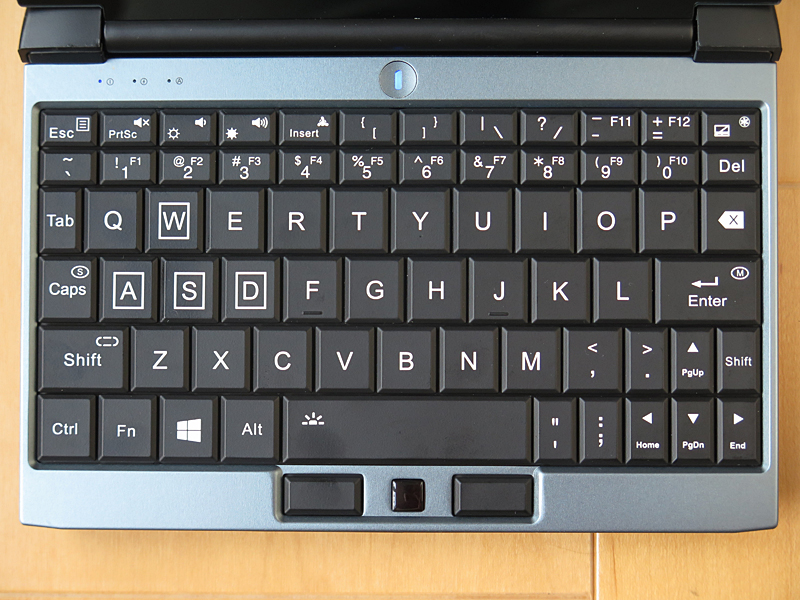 キーボード。アイソレーションタイプではなくなり、配列も自然へと一歩近づいた