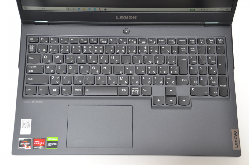 テンキーを狭めて方向キーを1段下げるなど、日本語入力への配慮が感じられるキーボードレイアウト