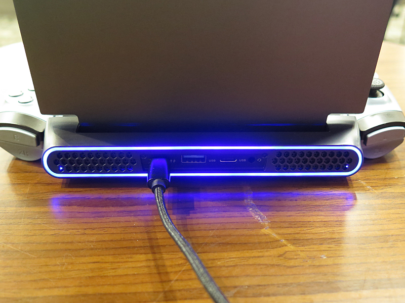 OneGx1の実機。製品写真については、レビューのほうが詳しいので、そちらを参照されたい