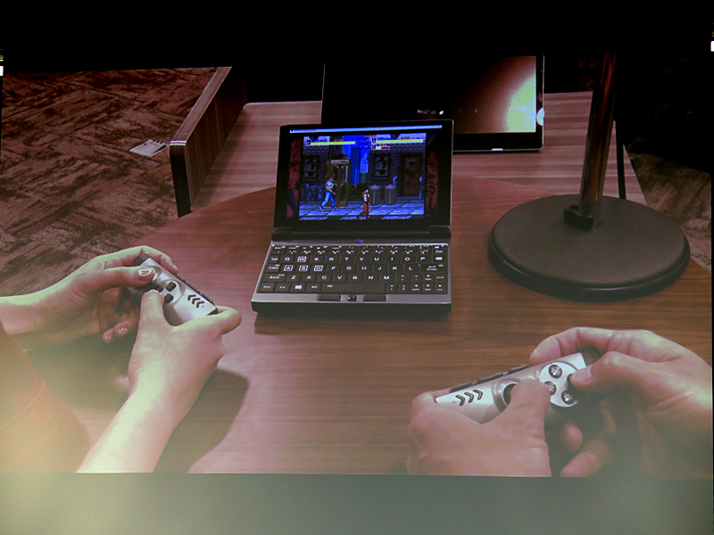 プレイタイトルは「ファイナルファイト」。たしかに筆者でもこのサイズでファイナルファイトをプレイしたことはない