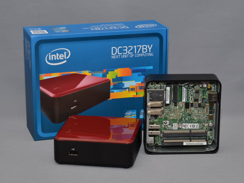 Intelが提唱した新しいミニPCフォームファクターとなる「NUC(Next Unit of Computing)」に基づく自作PCキット。モバイル向けのCPUを採用して超小型PCを簡単に自作することができる。右は2018年発売のHades Canyonで、ゲームプレイも可能なパワフルな製品