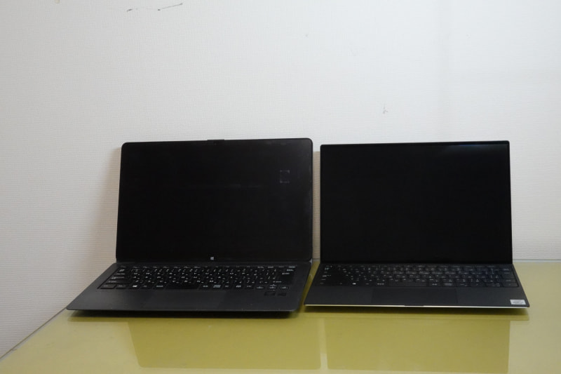 VAIO Z(VJZ13A)との比較。5年前の製品としてはハイエンドな製品だったVAIO Zと比較すると、この5年のノートPCの小型化がよくわかる