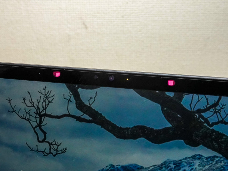 2.25mmのWebカメラ、昨年モデルでは赤外線は入っておらずWindows Helloには未対応だったが、今回は対応となっている