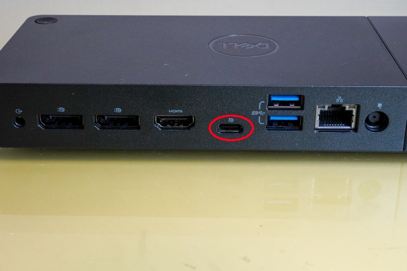 WD19 180Wの背面に用意されているDisplayPort Alt Mode対応のUSB Type-Cコネクタ(中央の赤で囲ったところ)。USB 3.1 でDisplayPort Alt Modeに対応したドッキングステーションは、筆者が調べてかぎりでは現時点ではほかにはなかった