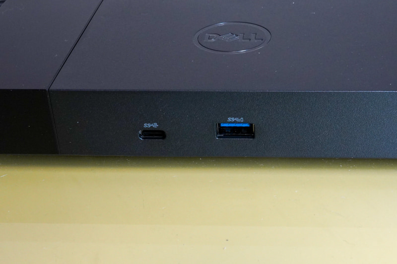 WD19 180Wは前面側にももう1つUSB Type-Cポートが用意されているが、そちらはDisplayPort Alt Mode非対応なのでUSBのロゴだけがついている