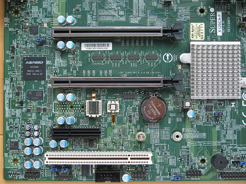 拡張スロットはPCI Express 3.0 x16×2(うち1基はx8レーン接続)、PCI Express 3.0 x4、PCI