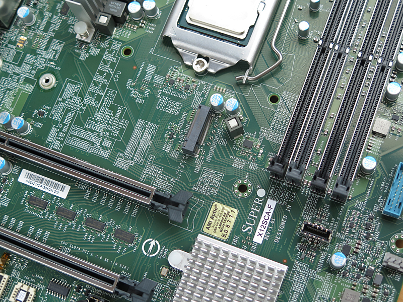 前面パネル用のUSB 3.0とUSB 3.1ヘッダを備える