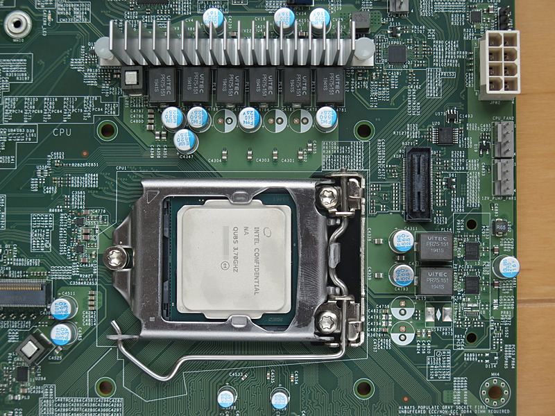 CPUソケット周辺