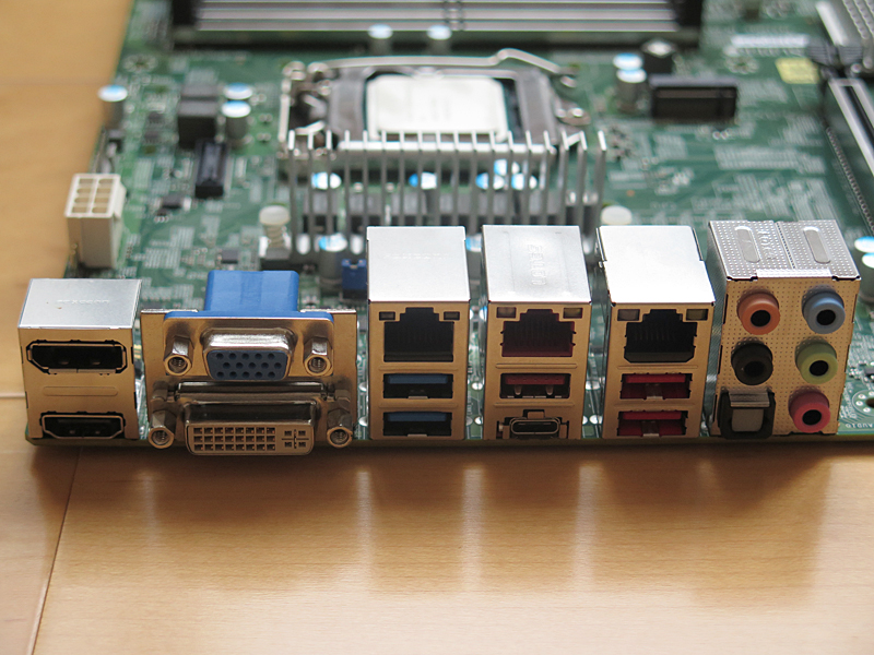 背面のインターフェイス