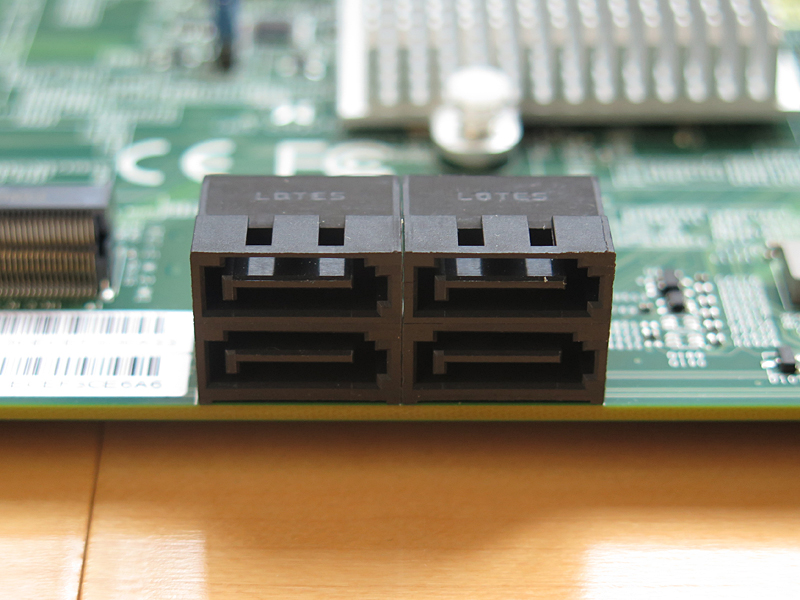 SATA 6Gbpsは4基のみだ