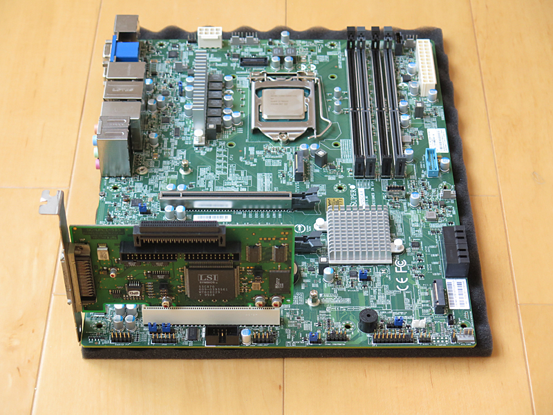 20年前のSCSIカードも搭載できるPCIスロット