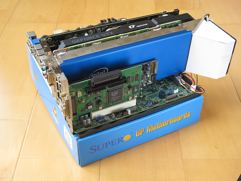 さまざまな拡張カードを搭載できるのが本機の魅力